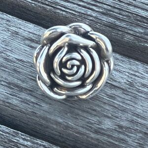 Elegant Silver Rose Ring